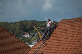 Why is working with local roofing contractors beneficial for homeowners